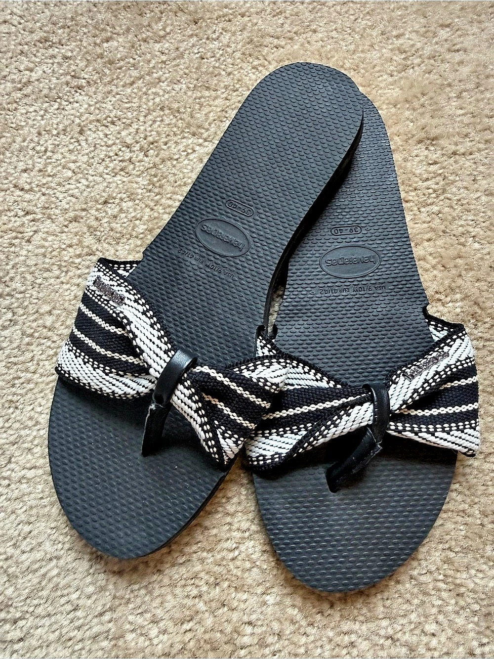 Havaianas You Trancoso Bow Flip Flop Sandals in Black & White